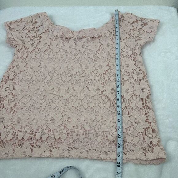 Skye's The Limit Women's Size M Allover Crocheted Lace Tee Beige Cream Coquette - Picture 8 of 8